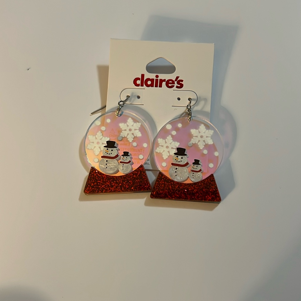 522 Claires Snow Globe Earrings